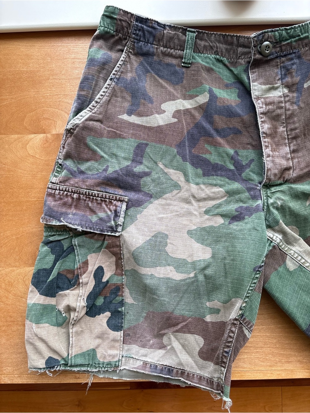 Cool Camouflage Cargo Men’s Shorts - Green Camo Military Issue Cut-Offs - Picture 11 of 13